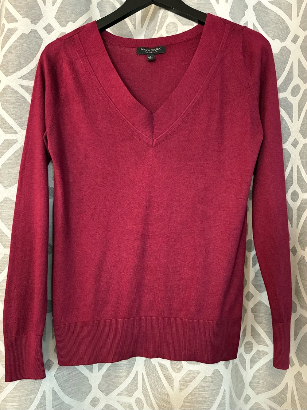 Banana Republic Silk Cashmere V-neck Sweater (Red) Size S
